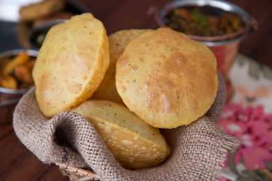 Ajwain Puri Recette - Puri aromatisé à des graines de carom Recette Indienne Traditionnelle