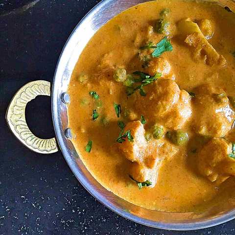 AMRITSARI GOBI RECEPTE DE MATAR (PULJABI STYLE CAUBIFLER CRAMIFLER ET PEA Curry) Recette Indienne Traditionnelle