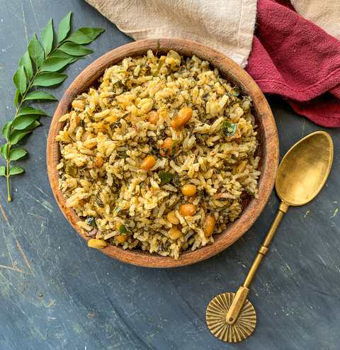 Andhra Gongura Pulihora Recette | Gongura Puliyodarai | Roselle rouge épicée feuilles de riz Recette Indienne Traditionnelle