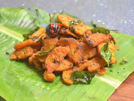 Andhra Style Aratikaya Vepudu Recette - Banana crue SABZI SABZI Recette Indienne Traditionnelle