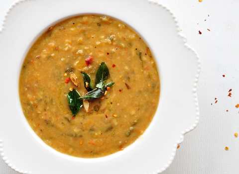 Andhra Style Pappu Charu Recette (curry à soupe de lentille) Recette Indienne Traditionnelle