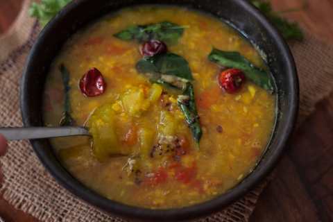 Andhra Style Recipe Pappou de Beerakaya (recette DAL Gourd Ridge) Recette Indienne Traditionnelle