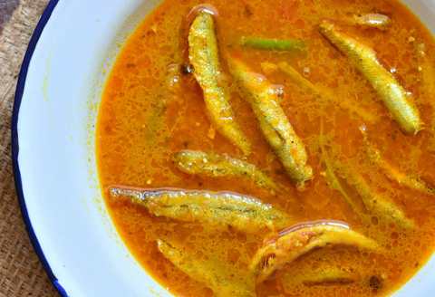 Assamais Saaru Maas Diya Adar Jhol Recette - Poisson dans la sauce au gingembre Recette Indienne Traditionnelle