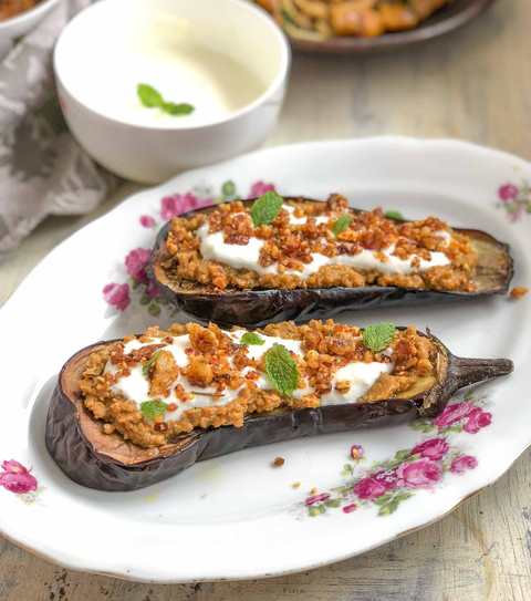 Aubergine au four farcie de recette de Hummus de lentille rouge Recette Indienne Traditionnelle