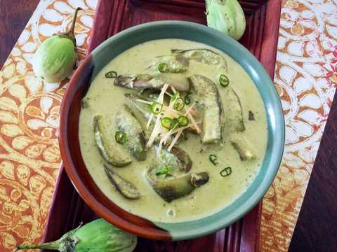 Aubergine dans la recette de sauce de cacahuète épicée Recette Indienne Traditionnelle