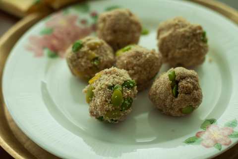 AVARAKALU RAWA LADDU Recette - Pas de feeds de terrain Semolina Recette Indienne Traditionnelle