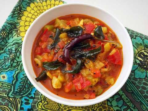 Beerakaya Tomato Koora Recette (Andhra Style Ridge Gourd Curry) Recette Indienne Traditionnelle