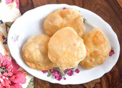 Bengali Luchi Recette – Bengali Softa Maida Puri gonflé Recette Indienne Traditionnelle
