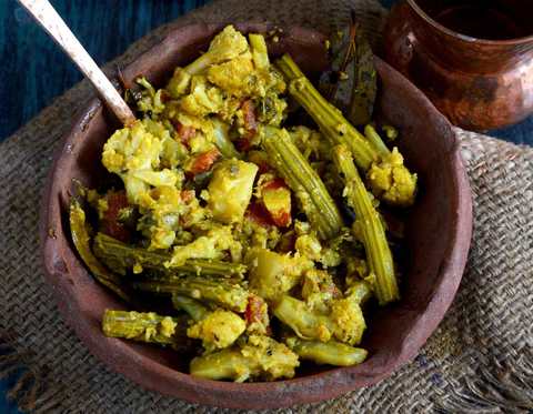 Bengali Style Labra Recette – Mélangez les légumes Sabzi Recette Indienne Traditionnelle