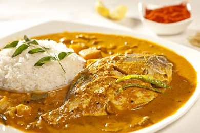 Bengali Style Pomfret Shorshe Recette - Pomfret dans la sauce à moutarde Recette Indienne Traditionnelle