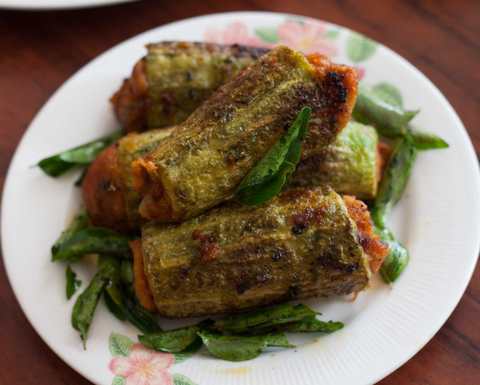 Bharwa Karela avec recette de remplissage de la pomme de terre douce Recette Indienne Traditionnelle