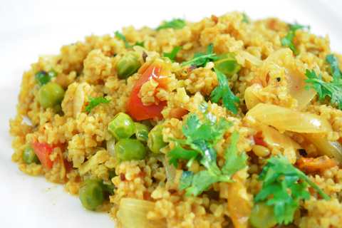 Blé cassé épicé Khichdi avec recette de légumes Recette Indienne Traditionnelle