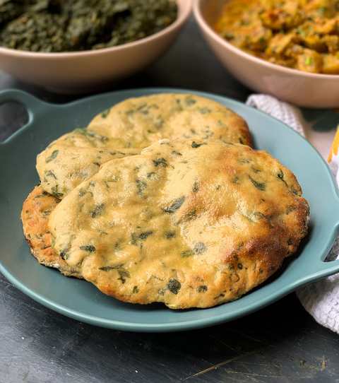 Blé entier Methi Ail Naan Recette | Méthode du four avec levure Recette Indienne Traditionnelle