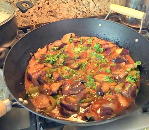Boucle d’aubergine épicée et curry de capsicum (recette de fusion indo-chinoise) Recette Indienne Traditionnelle