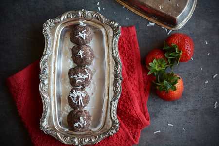 Boules d’énergie ragi saines avec recette de fraise Recette Indienne Traditionnelle