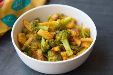 Brocoli et Aloo Poriyal Recipe – South Indian Brocoli et Potato Stirh Recette Indienne Traditionnelle