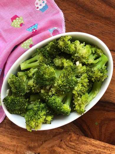 Butterd Brocoli Poriyal Recette Sabzi – Aliments des doigts pour bébés et tout-petits Recette Indienne Traditionnelle