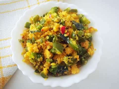 Capsicum Usili Recette (Capsicum de style Tamil NaDu cuit avec lentilles mélanges d’épices) Recette Indienne Traditionnelle