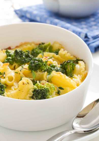 Casserole de pâtes au fromage avec recette de brocoli et de fromage Recette Indienne Traditionnelle