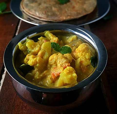 Caulifower Kurma (Côtelettes de chou-fleur de style du restaurant Tamil Nadu) Recette Recette Indienne Traditionnelle