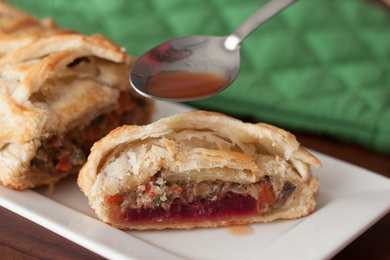 Champignon et Beet Wellington avec recette de sauce à vinaigrette rouge Recette Indienne Traditionnelle