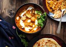 Champignons Pasanda Recette (champignons frites au beurre dans les amandes de tomates et la sauce à la crème) Recette Indienne Traditionnelle