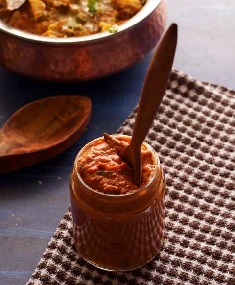 Chilli rouge et recette de Pachadi de tomate Recette Indienne Traditionnelle