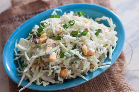 Chou crémeux, Sweet Corn Cole Salade avec recette bloquée Recette Indienne Traditionnelle