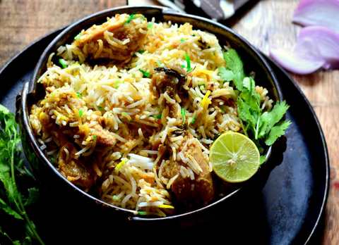 Chucknowi Murgh Biryani Recette – Poulet de style Awadhi Biryani Recette Indienne Traditionnelle