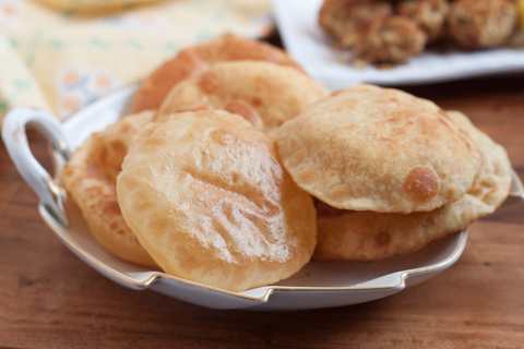 Chunni Ki Puri Recette – Recette de Puri frit de Moong Dal & Besan Recette Indienne Traditionnelle