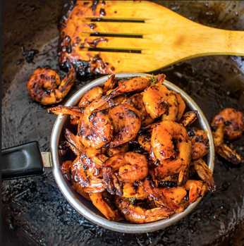 Crevettes Savory sur la recette de poêle Recette Indienne Traditionnelle
