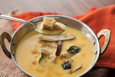 Dahi Suran Ki Kadhi Recette – Yam cuit au yogourt Curry Recette Indienne Traditionnelle