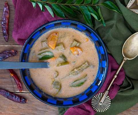 Grimper recette de bouillon | Deux bouillon de tamarin | Portant la noix de coco surre Recette Indienne Traditionnelle