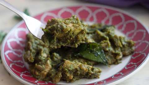 Karuveppilai poulet frire recette – poulet aromatisé au curry feuille Recette Indienne Traditionnelle