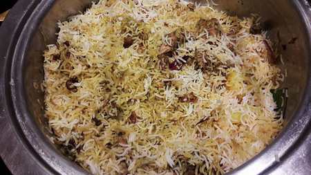 Kashmiri Style Yakhni Pulao avec recette de poulet Recette Indienne Traditionnelle