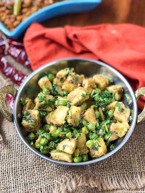 Kela Matar Ki Recette Sabzi – Banana crue Pois Green Stirh Recette Indienne Traditionnelle