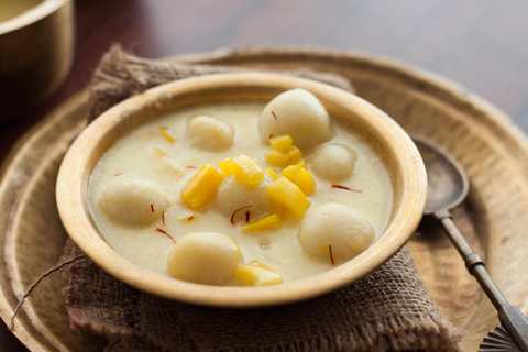 Kozhukattai de style kozhukattai de style Kozhukattai de la boulette de riz dans le lait de coco aromatisé à lankfruit Recette Indienne Traditionnelle