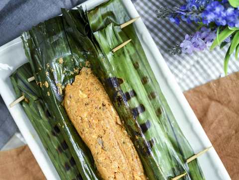 Kumro Patai Ilish Paturi Recette - Poisson Hilsa à feuilles de citrouille Recette Indienne Traditionnelle