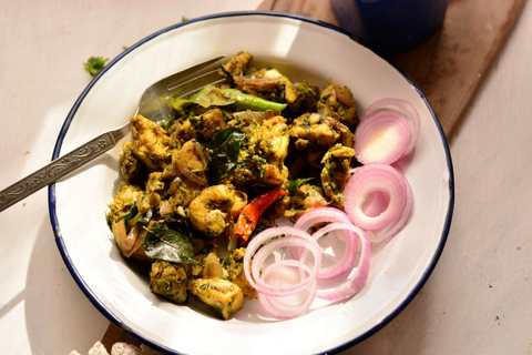 La recette de poulet de piment vert de style et de style Recette Indienne Traditionnelle