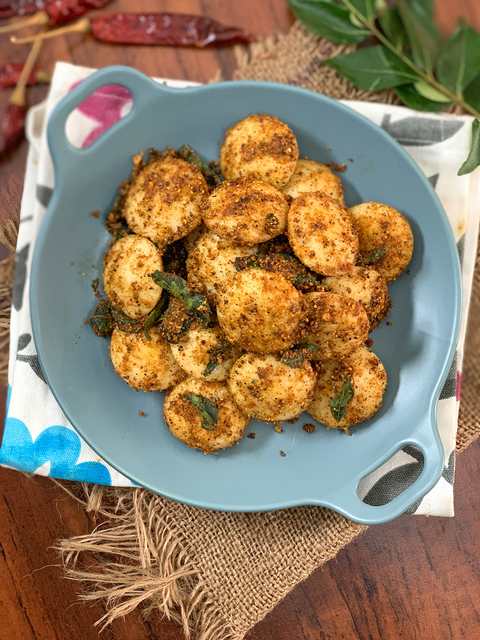 Moong Dal idli avec recette de podi de Thengai Milagai Recette Indienne Traditionnelle