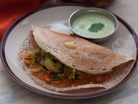 Mysore Masala Dosa fabriquée avec pâte à dos de levure Recette Indienne Traditionnelle