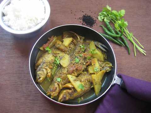 PABDA MACHER KALO JEERA DIYE Recette – Bengali PABDA Poisson Curry Recette Indienne Traditionnelle