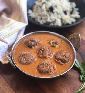 Paniyaram Muttai Masala Recette – Curry oeuf épicé fabriqué dans Paniyaram Pan Recette Indienne Traditionnelle