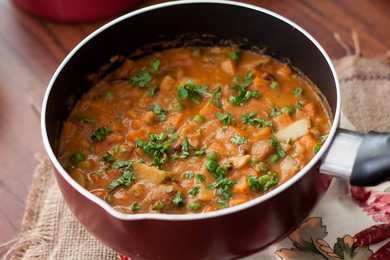 Parsi Style Lagan Sara Istew Recette - Curry riche de légumes assortis doux Recette Indienne Traditionnelle