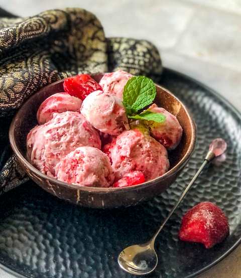 Pas de recette de crème glacée à la fraise Recette Indienne Traditionnelle