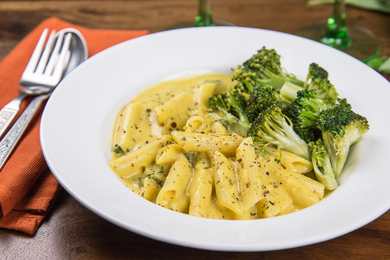 Penne avec recette de sauce de citrouille crémeuse avec brocoli Recette Indienne Traditionnelle