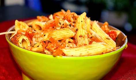 Penne Rigate avec sauce au poulet haché et recette de fromage Recette Indienne Traditionnelle