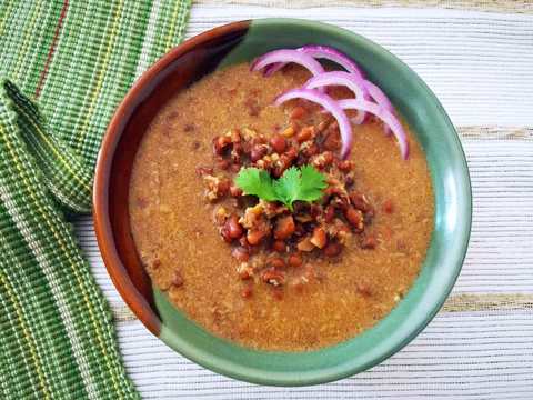 Perum Payaru Recette Theeyal (curry des haricots aux yeux noirs de style kerala) Recette Indienne Traditionnelle