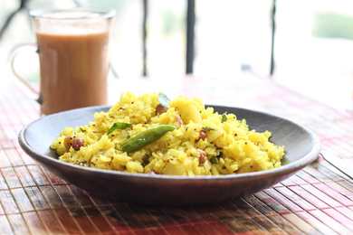 Petit déjeuner de riz et de pomme de terre savoureux Recette Indienne Traditionnelle