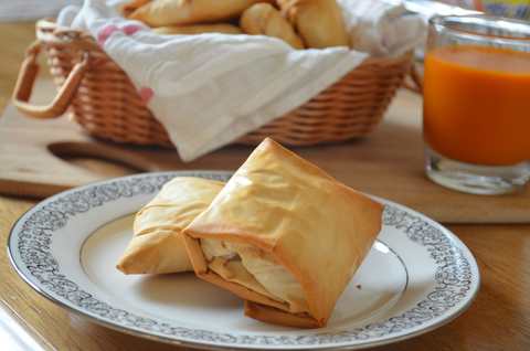 Pommes de terre au four et pois Samosa avec recette de pâtisserie Phyllo Recette Indienne Traditionnelle